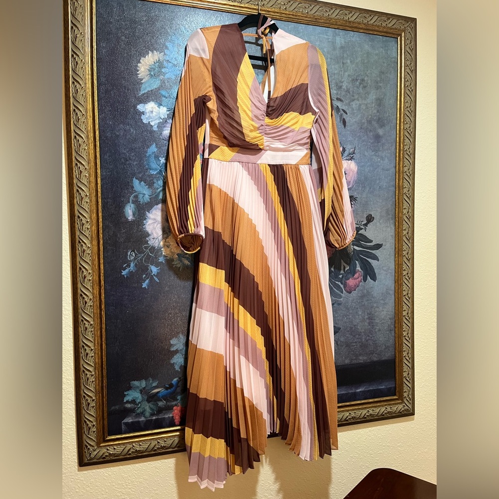 Elegant Colorblock Pleated Dress